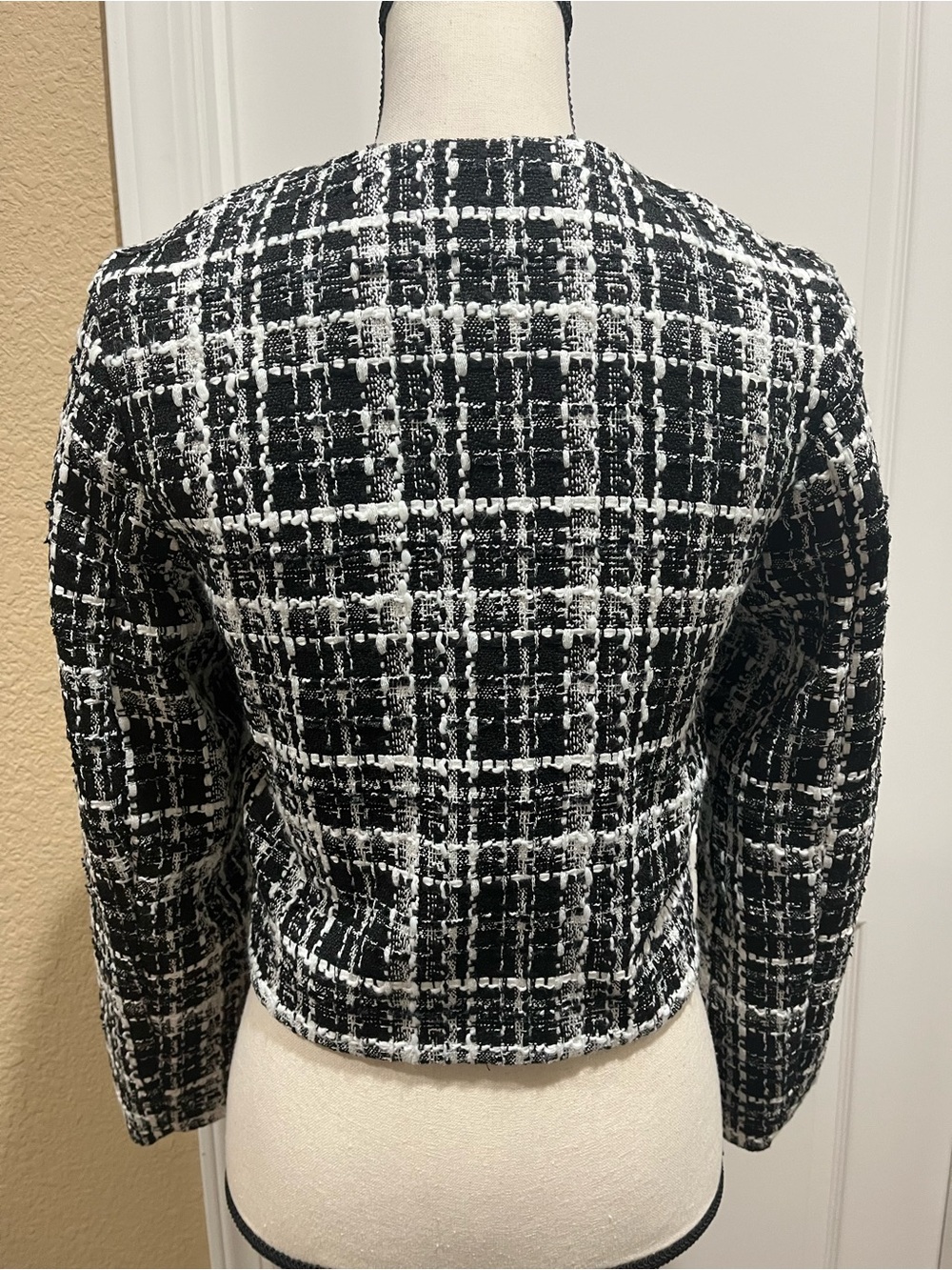 H&M BLACK AND WHITE CROPPED TWEED JACKET - Picture 6 of 9